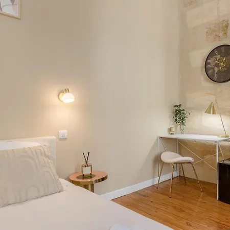 Le Nid Des Chartrons - Privee Elegante Au Coeur De Homestay Bordeaux